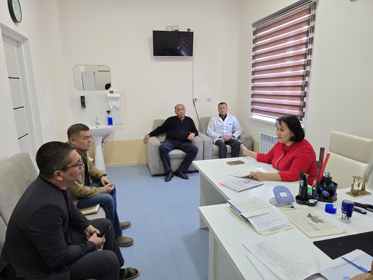 Xorezmde tájiriybe hám ámeliy járdem saparı: RQRSIAMO qánigeleri narkologiya xızmetiniń nátiyjeliligin úyrendi